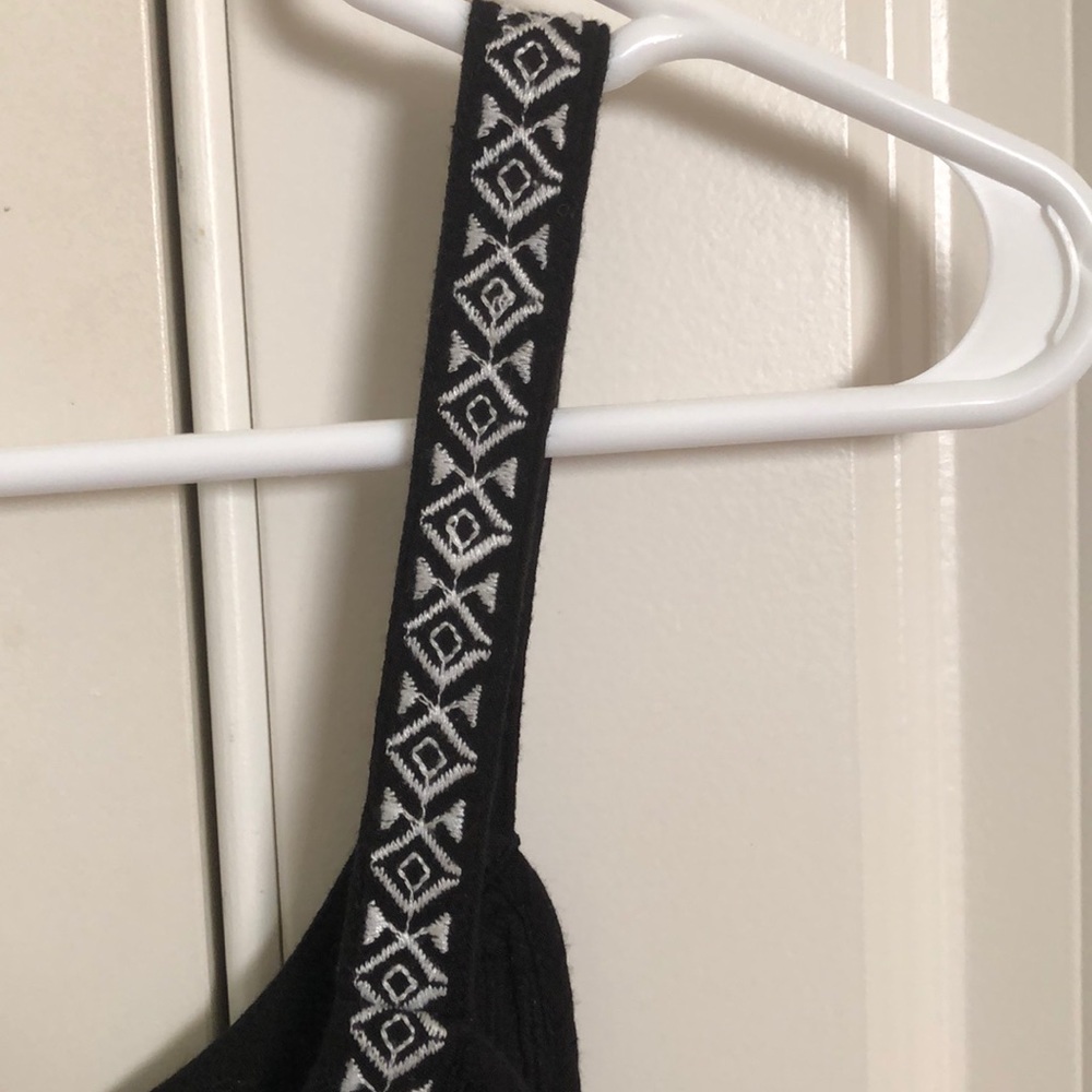 Black, geometric trim, textured crop top - Picture 4 of 4